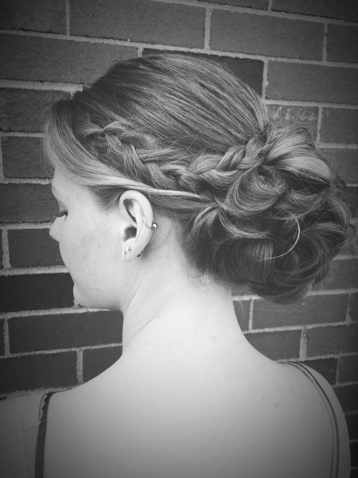 Hairstyle ideas for the bride, featuring uncommonly beautiful accessories | See more ideas about Bridal headpieces, Bride groom